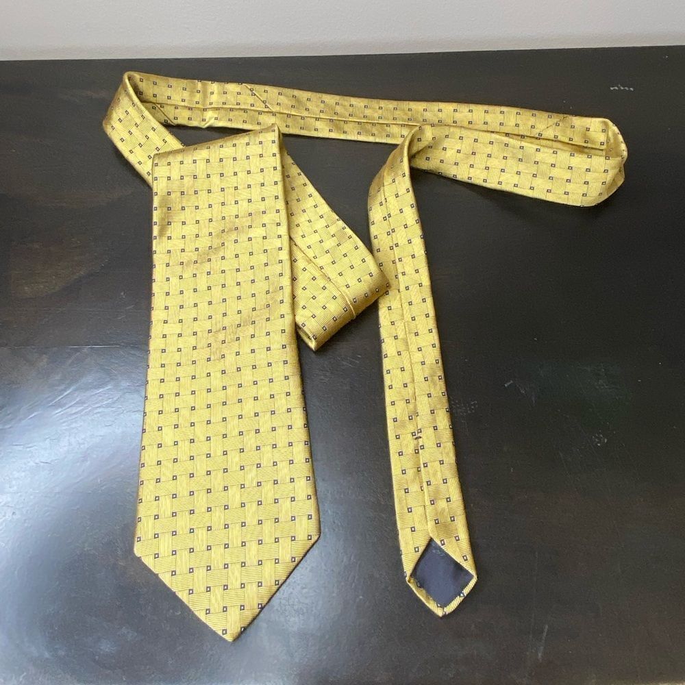 Brooks Brothers 346 pure silk gold and black tie